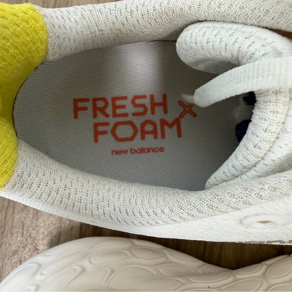 New Balance Fresh Foam X More v4 B-WHITE Running Athletic Shoe Size 9.5 - Picture 16 of 17